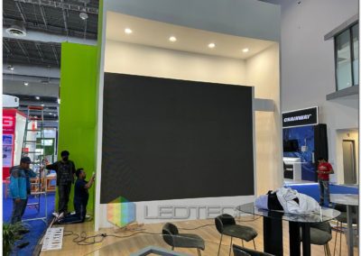 Renta de Pantalla LED Gigante 4x3m para Stands, Exhibición, Expo